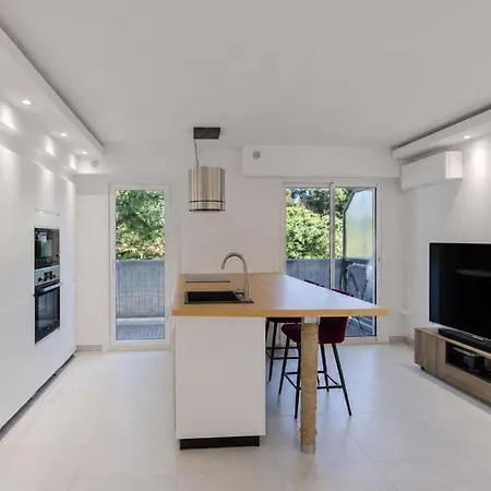 Apartment Calme T2 Le Cannet, Parking, Terrasse Et Climatisation